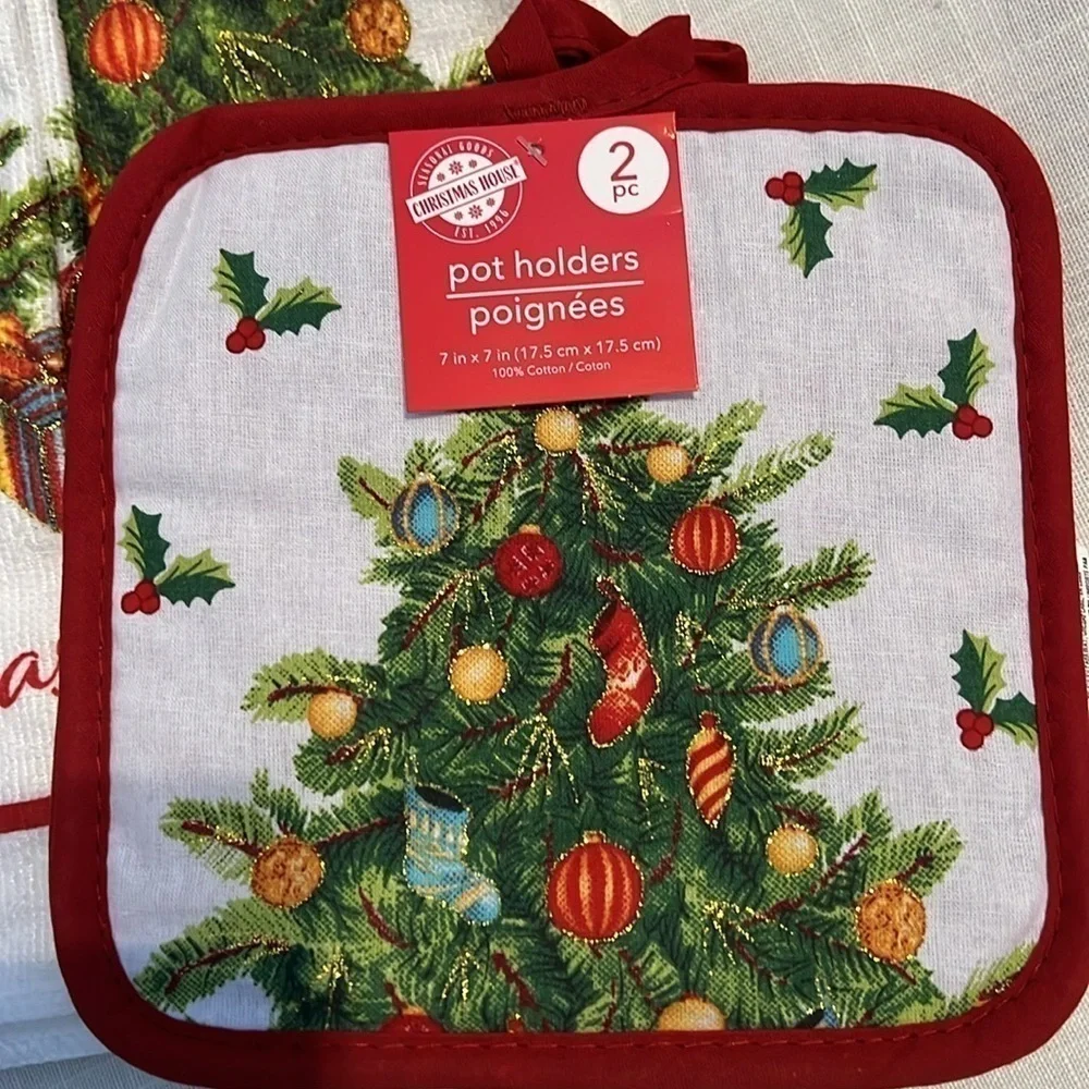 NWT Set of 2 Merry Christmas Towels and 2 Pot Holders